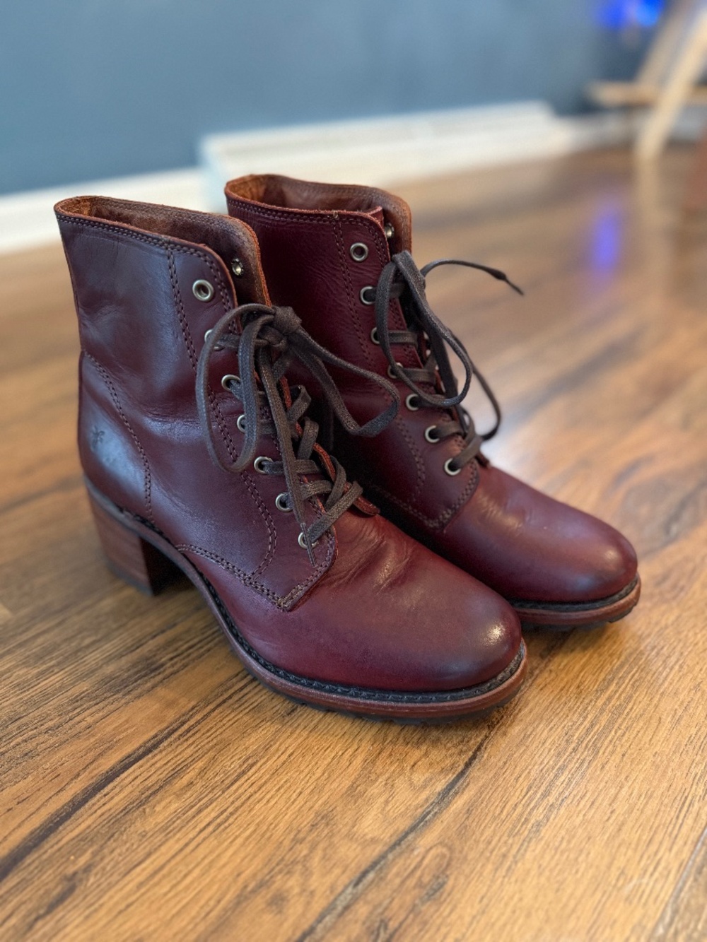 Frye 7.5 Sabrina 6G Black Cherry Boots